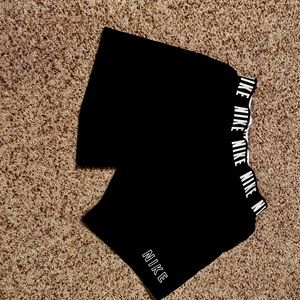 Girls Nike short barely worn